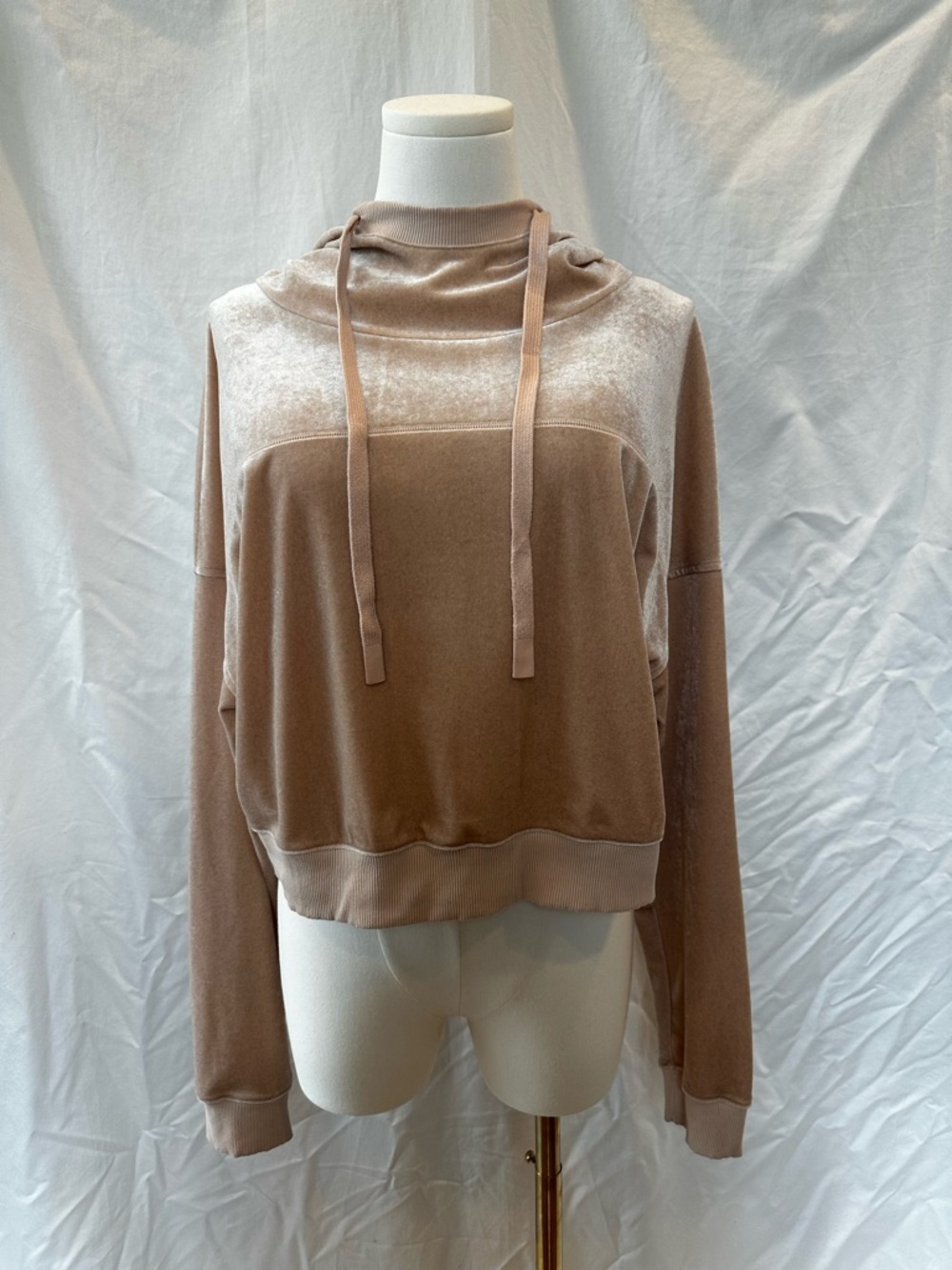 ALO Yoga Velour Layer Long Sleeve “Good Feelings” Top - Nectar (Peach) - M